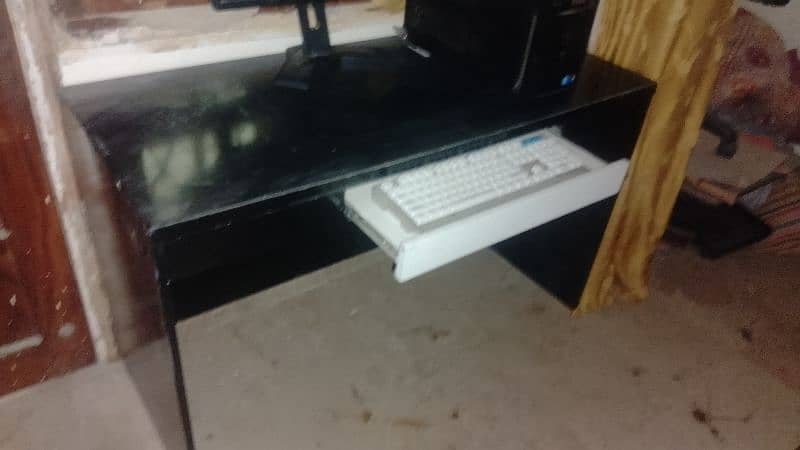 complete pc with table and chair urgent sale 2