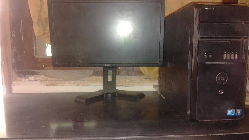 complete pc with table and chair urgent sale 5
