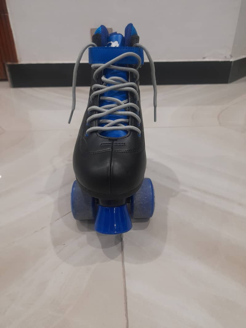 Roller Skates with free Knee Pads. 1