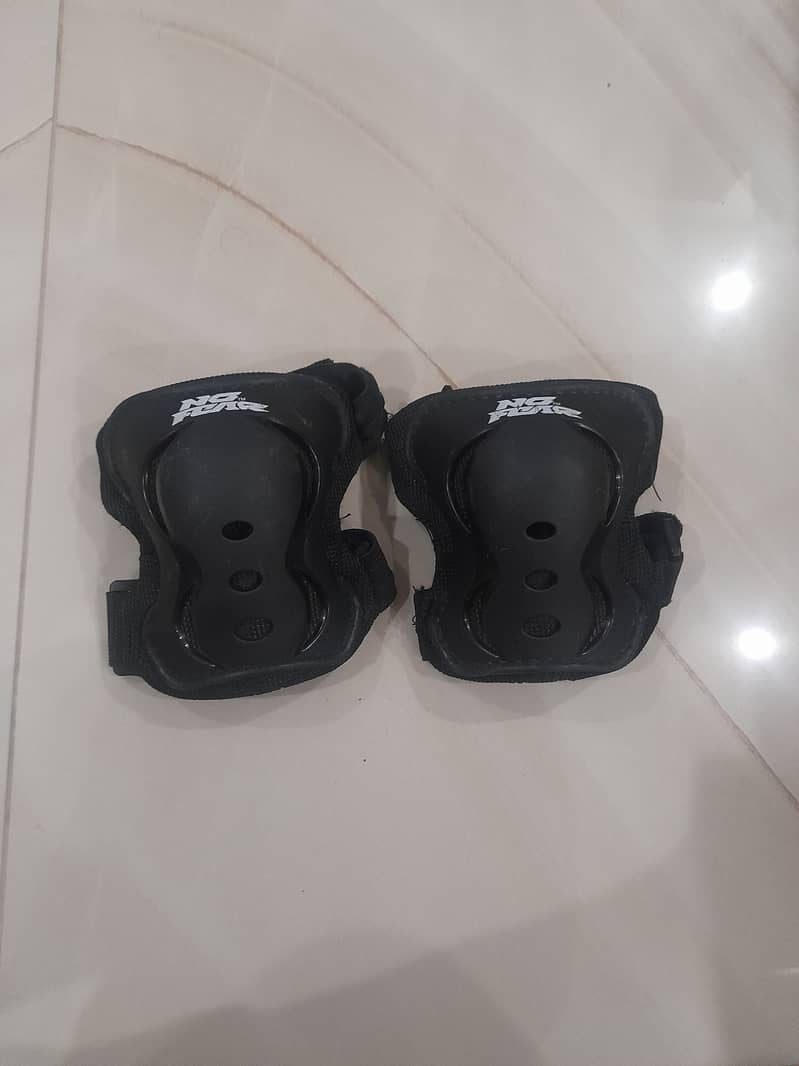 Roller Skates with free Knee Pads. 2