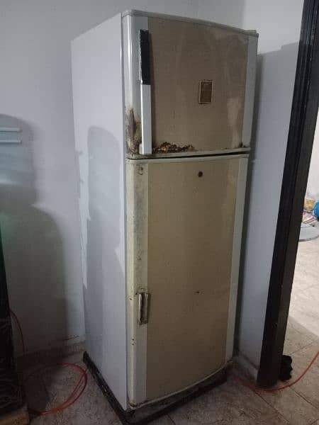 Dawlance fridge full size working condition 0