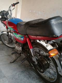 Honda cd 70  for sell in Lahore 0