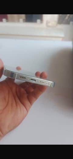 iphone 14 promax silver white  256 gb 86 % health uk model