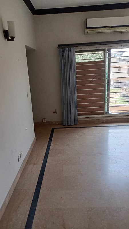 3 bedroom for rent 1 kanal Upper portion in G-14/4 1