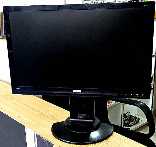 22 inches Monitors (Philips & BenQ) 0