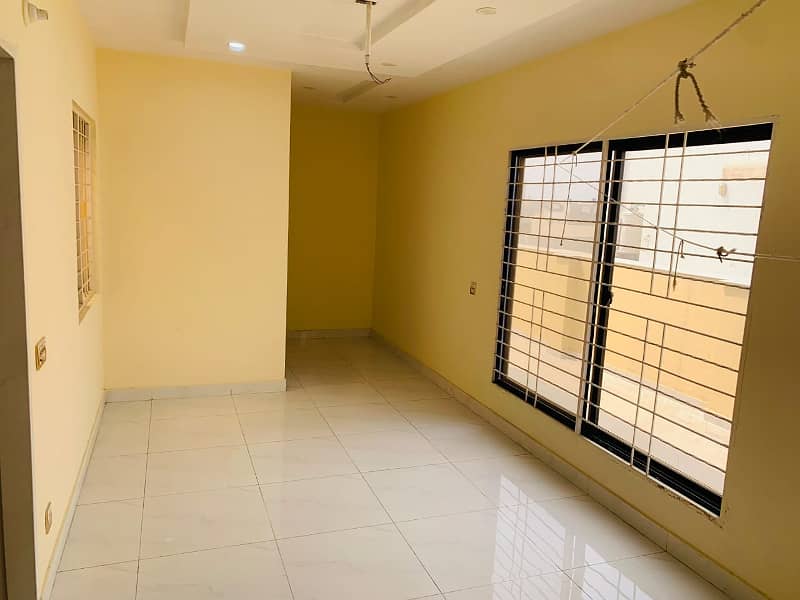 7 Marla Beautiful House Available For Rent In lake City Sector M7A 21