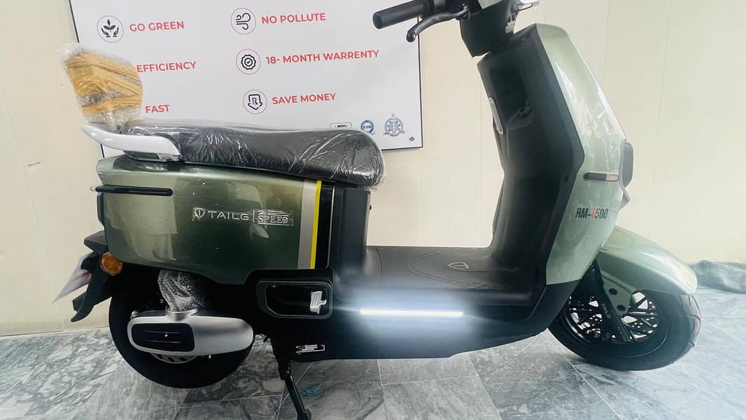 HI SPEED Electric Scooty  Motor 1200WATT  For Sale 3