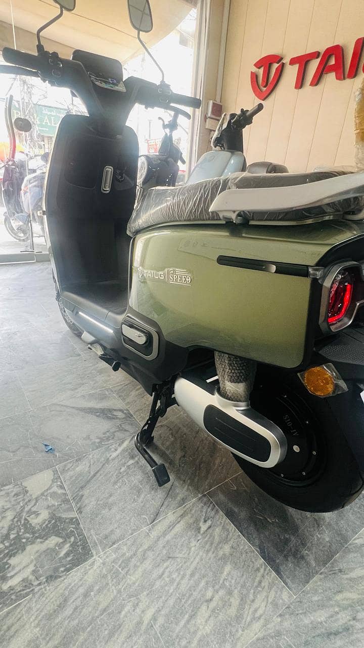 HI SPEED Electric Scooty  Motor 1200WATT  For Sale 8