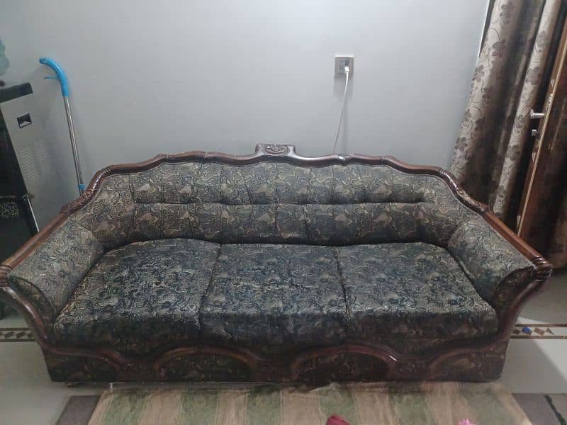 Sofa for urgent sale 1