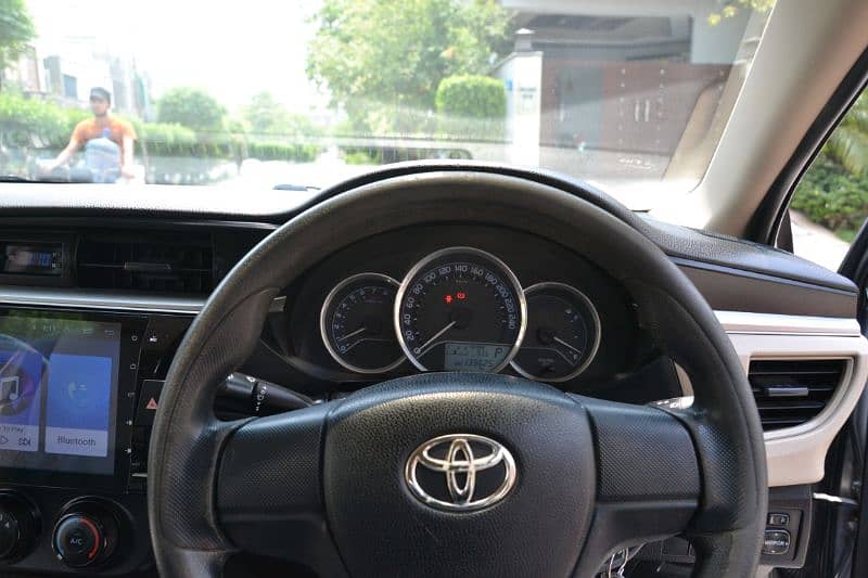 Toyota Corolla GLI 2015 auto 10