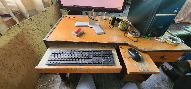 Desktop Computer with Lcd for Sale 2
