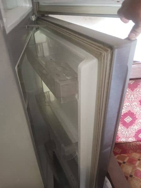 Emergency Sell fridge Large Size 4