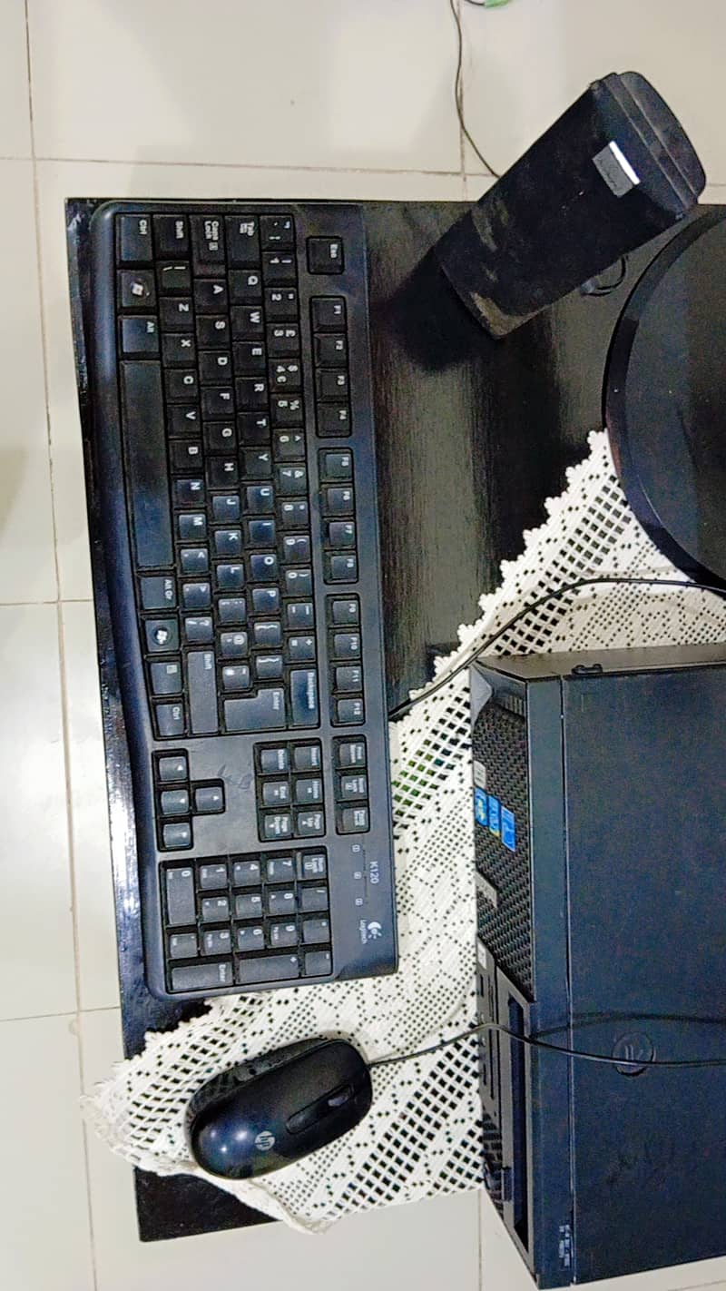 Lenovo CPU desktop +with full setup With LCD mouse keyboard speaker 3