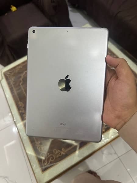 ipad 5th generation 128Gb 1