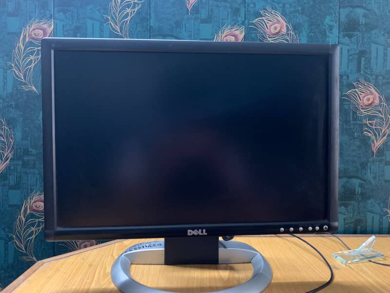 DELL 2005FPW 22 inch LCD for urgent sale 1