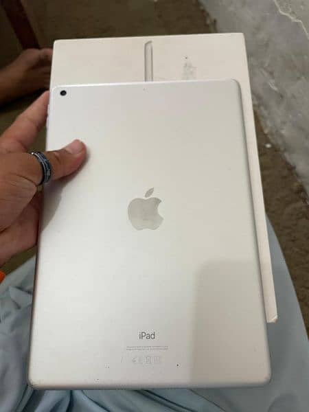 iPad 8th generation 128 gb 4