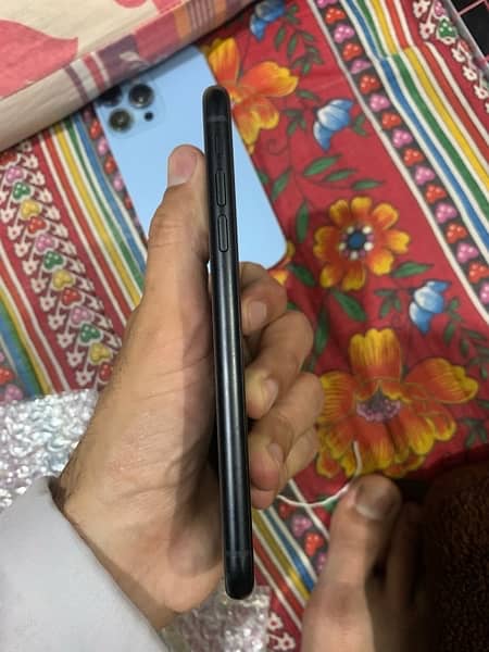 Iphone xr 128 gb jv halit 90  watfroop all ok peshawar saddr 2