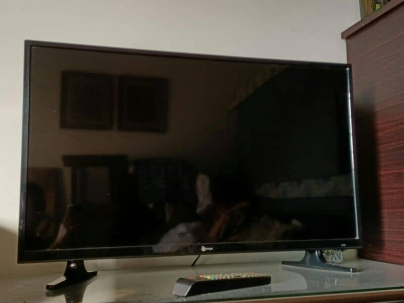 32 inches orange led tv (almost new) 0