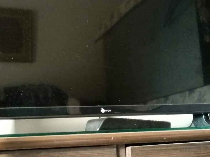 32 inches orange led tv (almost new) 1