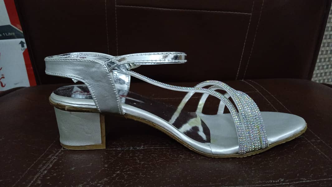 New Silver Sandals Available for sale in 9 Number / 39 size 1