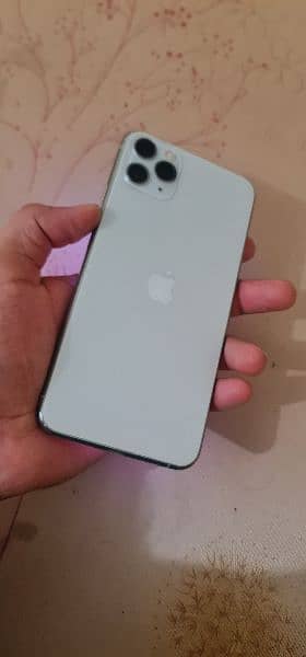 iphone 11 pro max 4