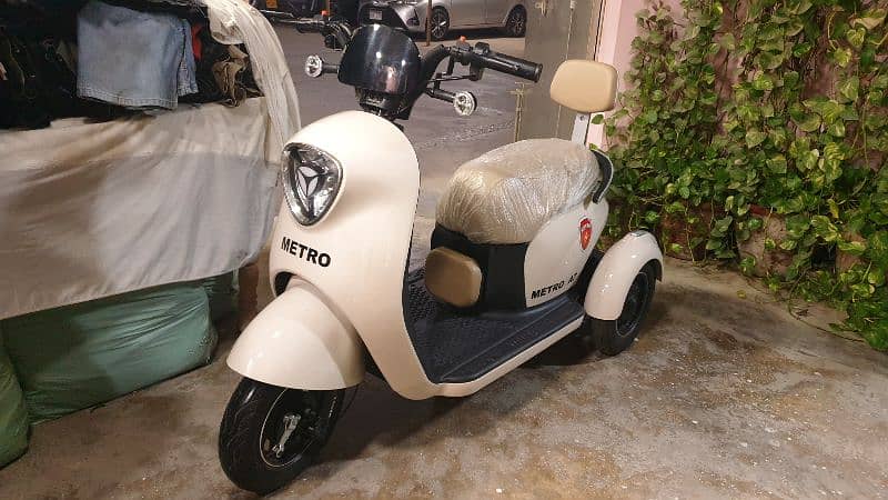 metro   3 wheel electric bike scooty 3