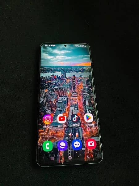 Samsung glaxy s20 plus 5g 1