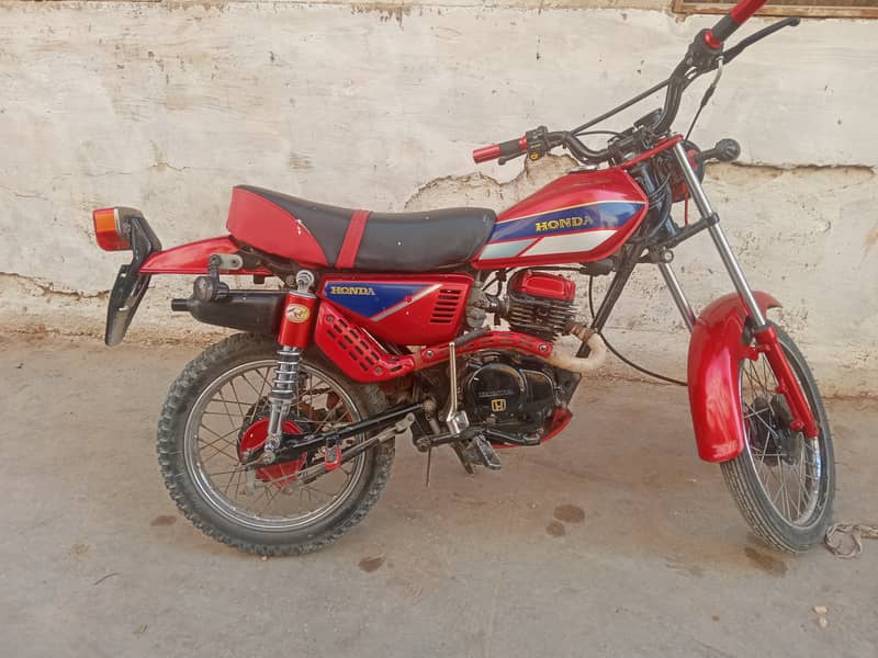 Honda bike hai full ok address qasimabad nasim nager Chowk jamali pum 0