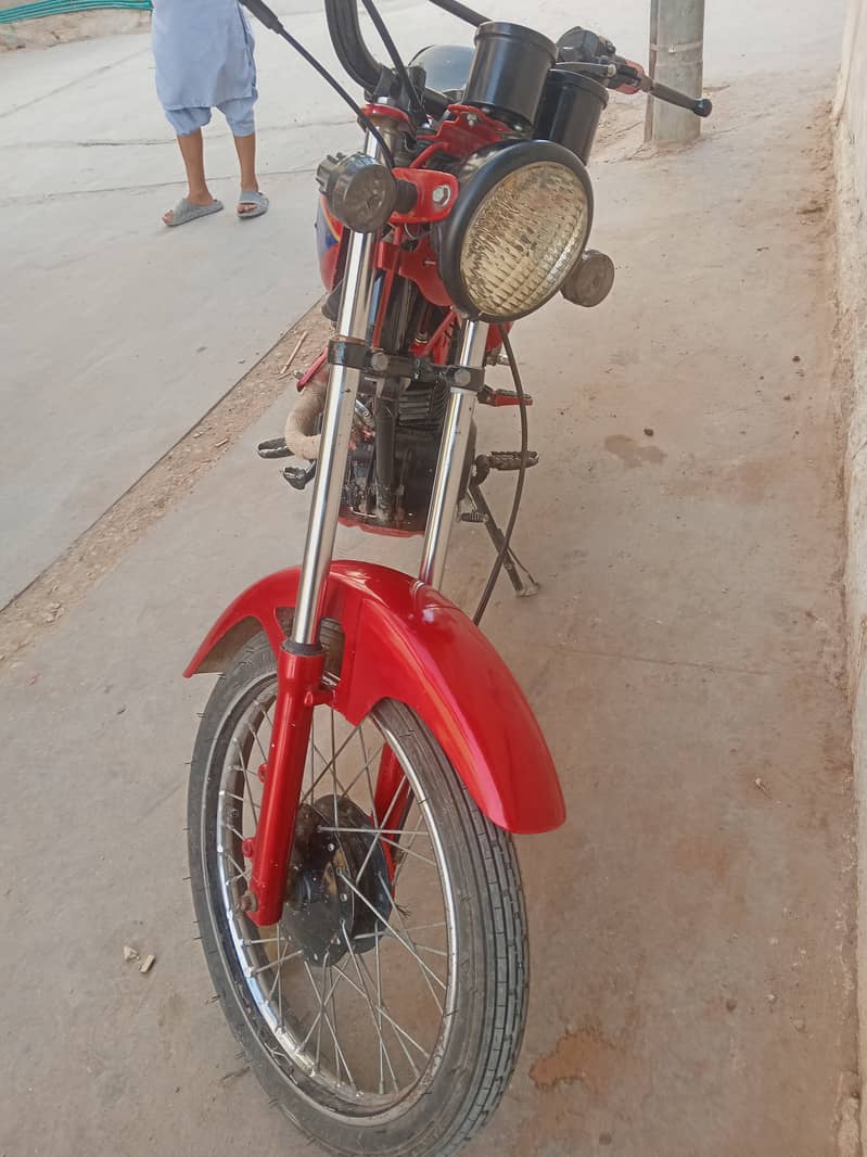 Honda bike hai full ok address qasimabad nasim nager Chowk jamali pum 1