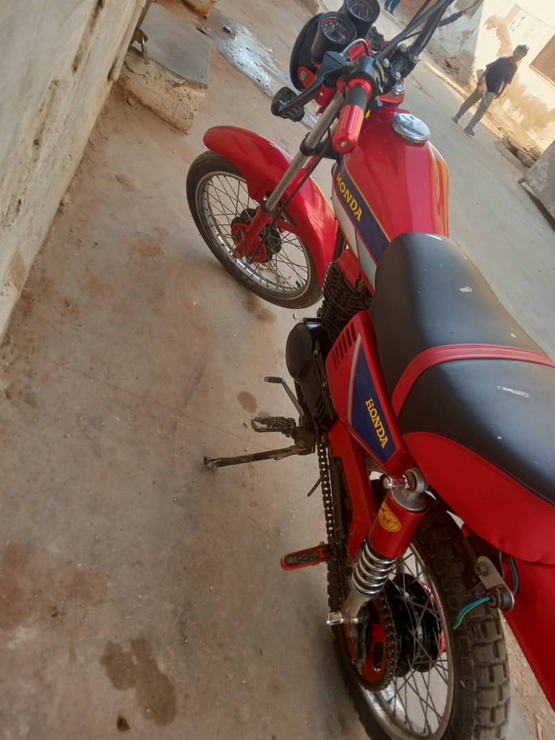 Honda bike hai full ok address qasimabad nasim nager Chowk jamali pum 3