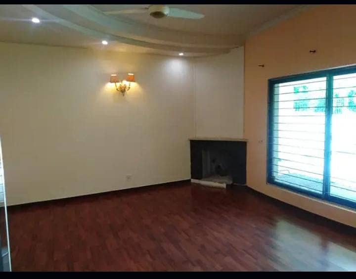 1KANAL CORNER HOUSE AVAILABLE FOR SALE IN DHA PHASE 1 N BLOCK 3