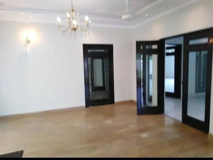 1KANAL CORNER HOUSE AVAILABLE FOR SALE IN DHA PHASE 1 N BLOCK 7