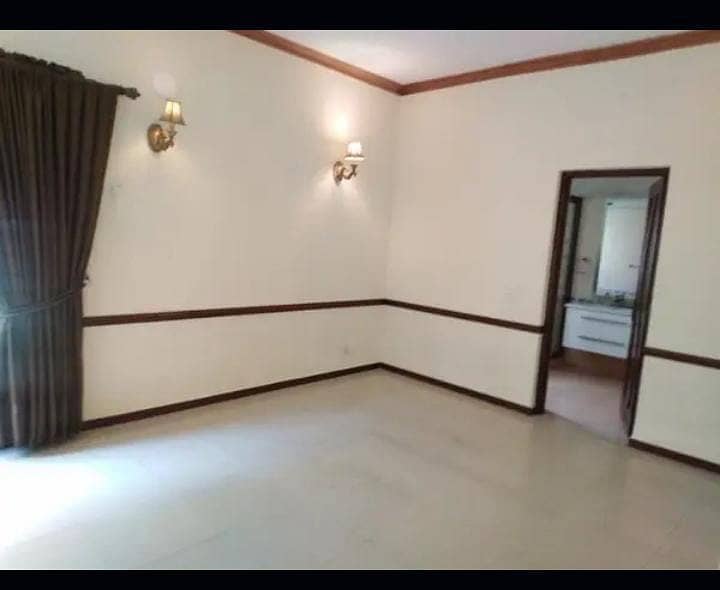 1KANAL CORNER HOUSE AVAILABLE FOR SALE IN DHA PHASE 1 N BLOCK 8