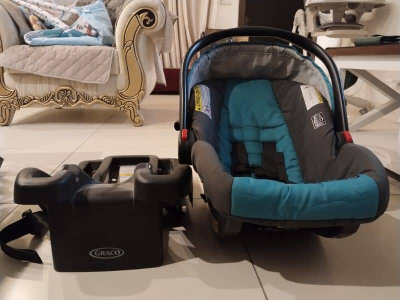 Car Seat - Graco (Snugride 30) 0