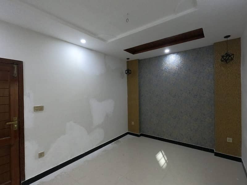Investors Should sale This Prime Location House Located Ideally In New Lahore City 20