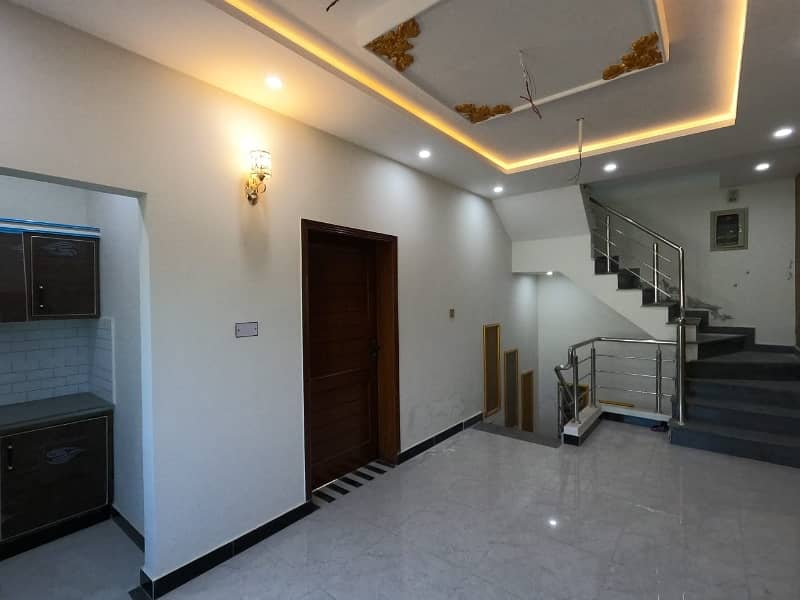 Perfect Prime Location 5 Marla House In New Lahore City - Phase 2 For sale 3