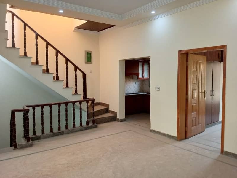 05 Marla Beautiful House For Rent in Johar Town Phase 2 8