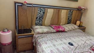 selling a double bed with 2 side corner and dressing 0