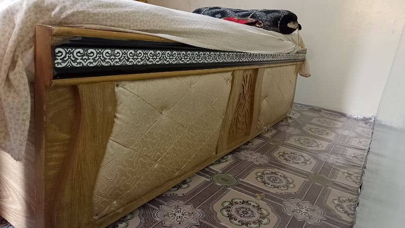 selling a double bed with 2 side corner and dressing 3