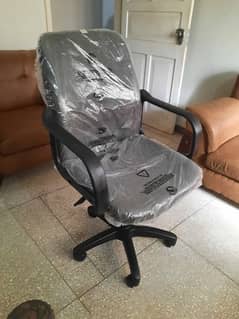 Office revolving chairs in good condition for computer tables