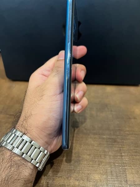 One plus 9 256gb / 12 ram 3