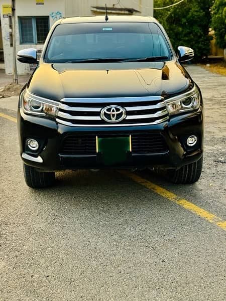 Toyota Hilux Revo V 2020 0