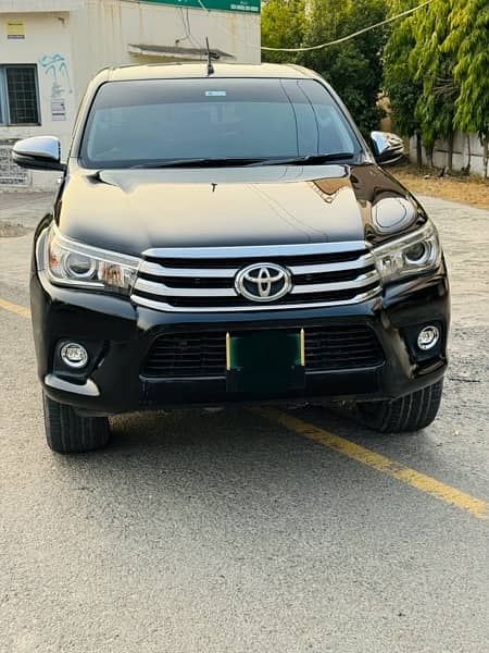 Toyota Hilux Revo V 2020 1