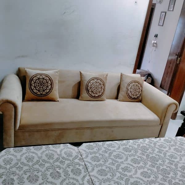 few months used sofa totally new in condition. 1