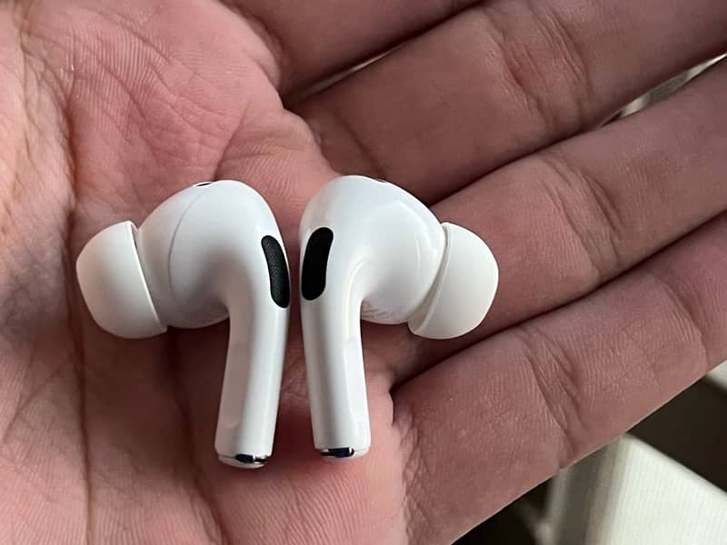 Apple AirPods Pro - 2nd Generation (With AppleCare+) 4