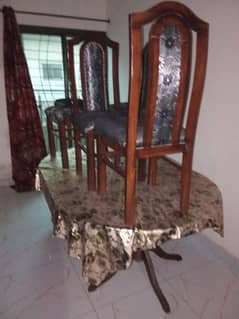 Table with 6 chairs Good Condition whatsap 0/3/3/3/4/9/7/5/5/0/8