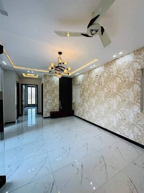 10 Marla Brand New House For Sale In Lake City - Sector M-2A Ring Road Lahore 12