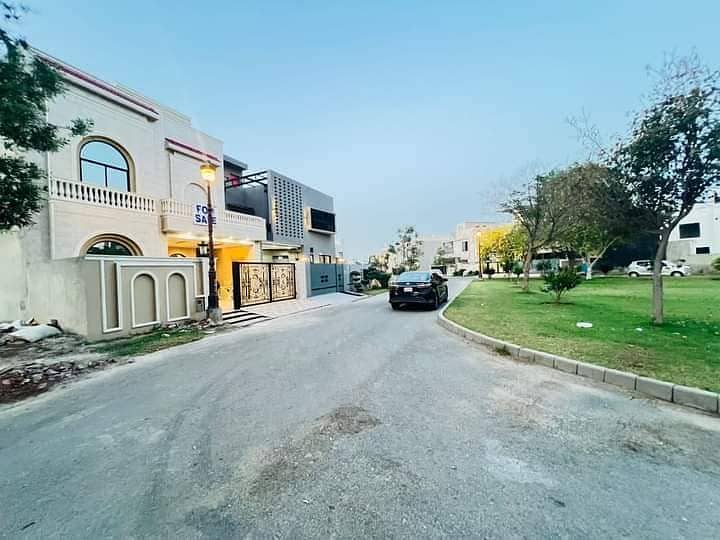 10 Marla Brand New House For Sale In Lake City - Sector M-2A Ring Road Lahore 16