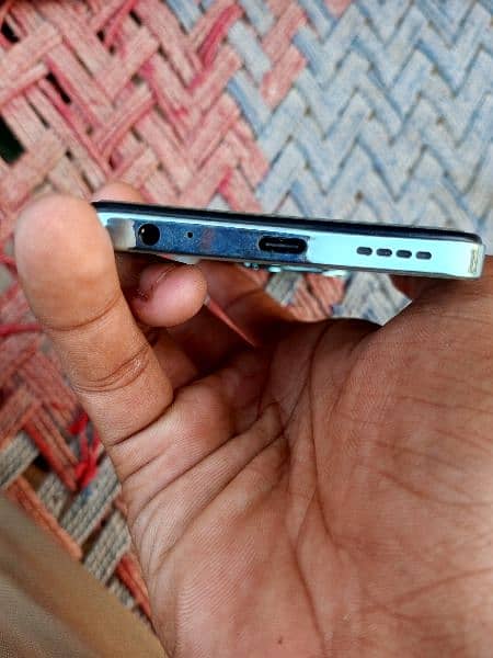 infinix hot 40i 8+8 128 lush condition 10 by 10 charger sat h 4