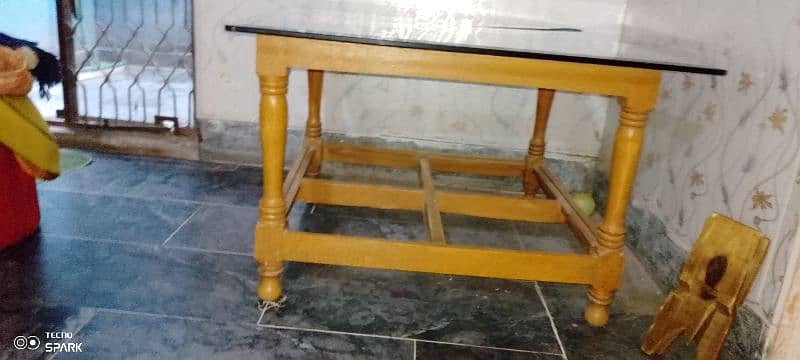 centre table for sale  only glass is broken 1